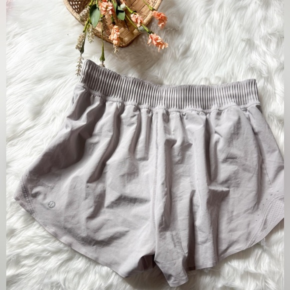Lululemon Hotty Hot High-Rise Short 4" Special Edition Chrome 6 - Picture 4 of 5